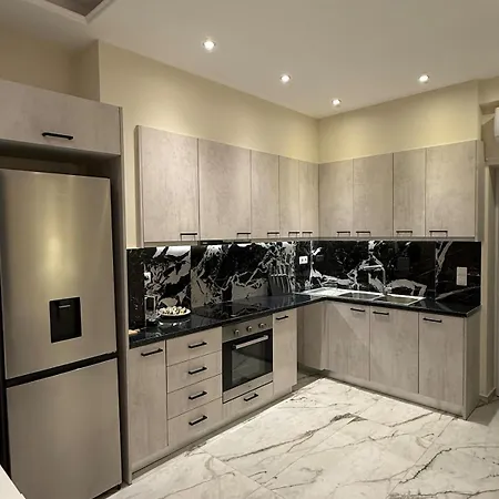 Luxy Renovated Flat With Patio Appartement
